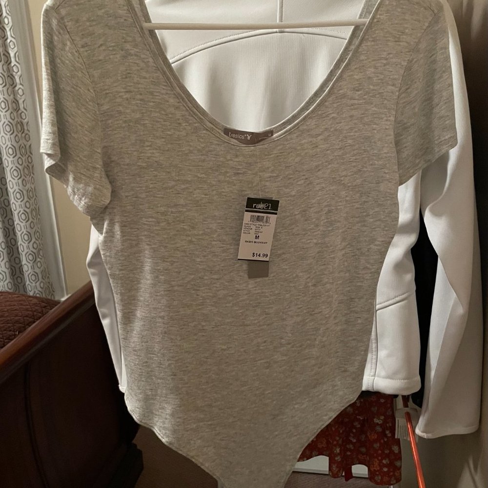 Women's Juniors short sleeve bodysuit, scoop neckline